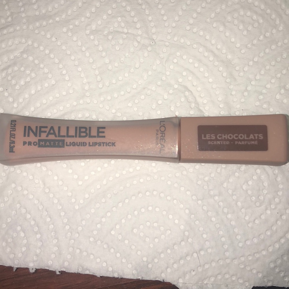 Sold promatte lipstick in 844 sweet tooth